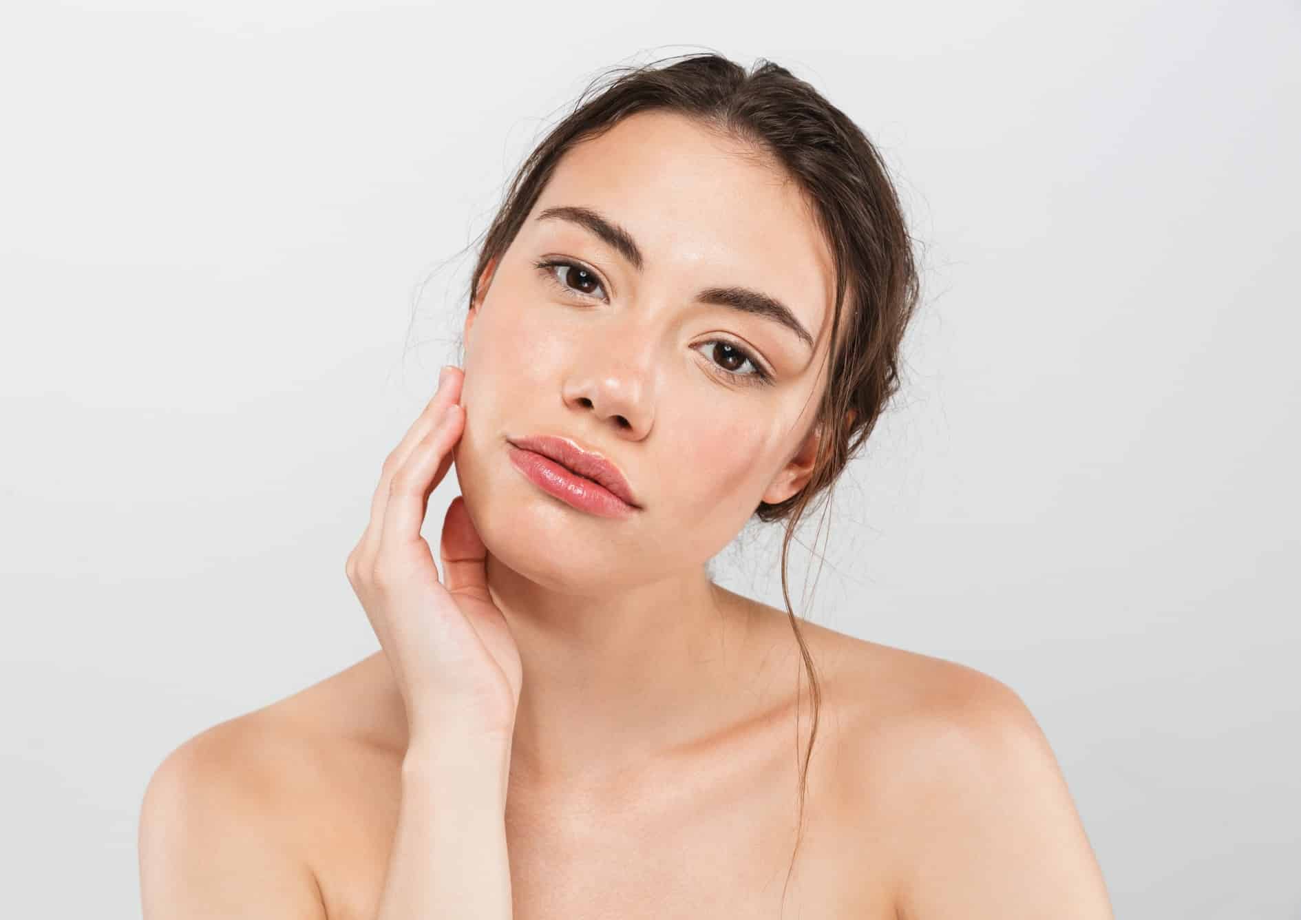 Acide hyaluronique de l'ovale du visage à Paris | tarif injection acide hyaluronique | Centre Skinessence